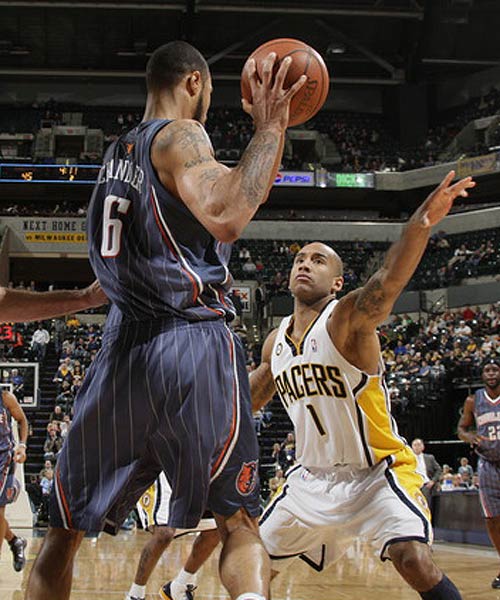 并伺机发起 并伺机发起